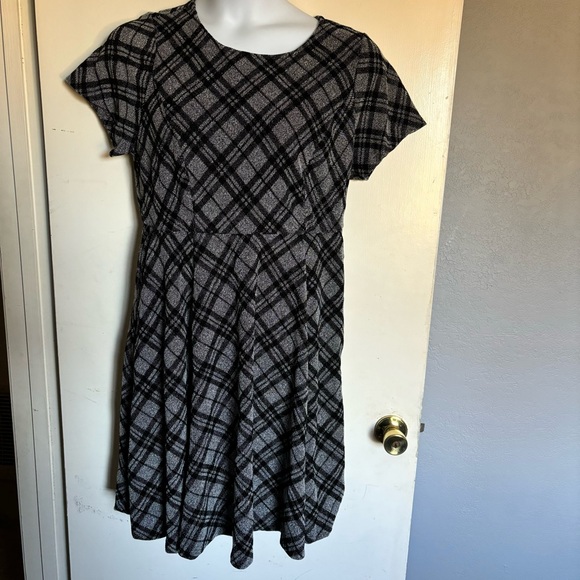 Torrid sz 1 short sleeve A-line dress grey/black heavier fabric polyester/rayon - Picture 2 of 10